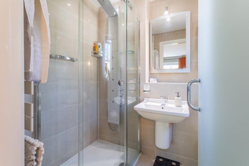 Bedroom 1 En-suite Shower