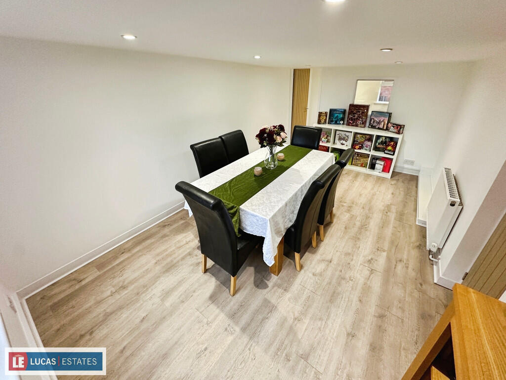 e4fc7200--4268-81...