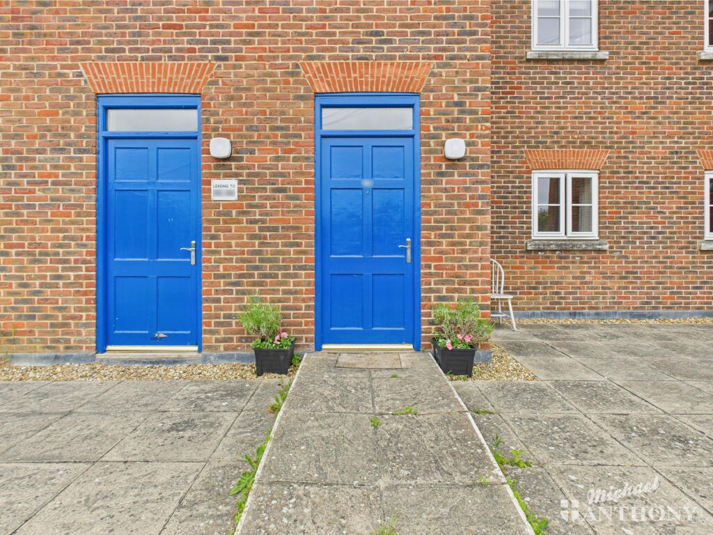 CAM03852G0-PR0284-STILL007