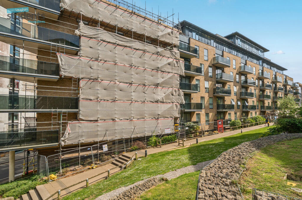 33006a53-4cd8-4da...