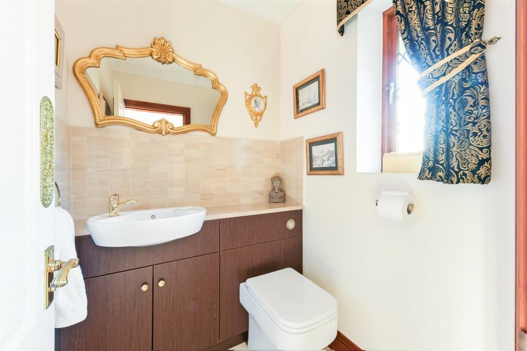 ACORN GROVE, 9 INTERNALS- (18).jpg