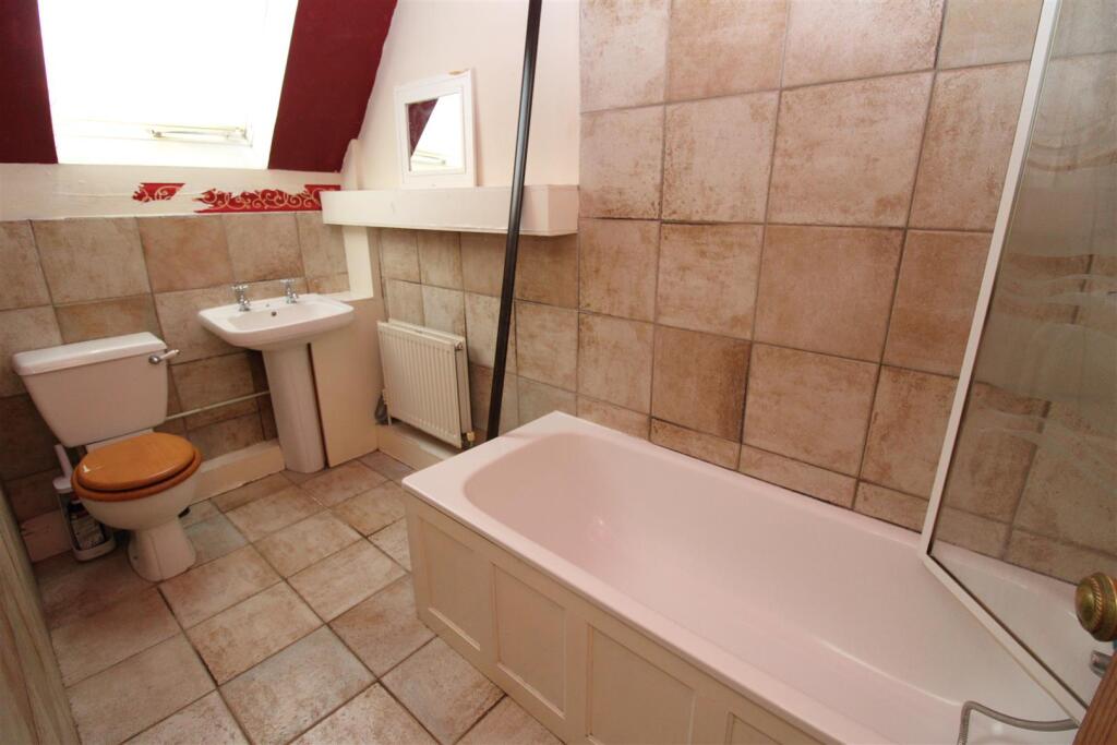 Bathroom.JPG