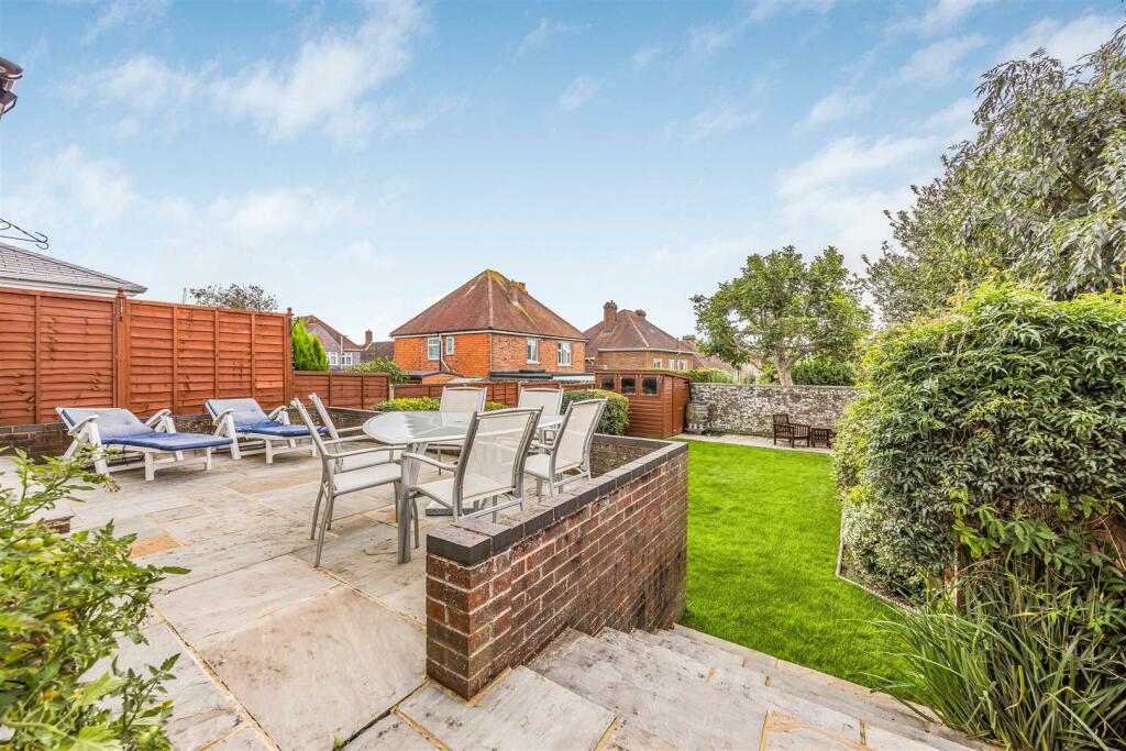 16 Southdown Road, Cosham-Small-PorticoMarketing-N