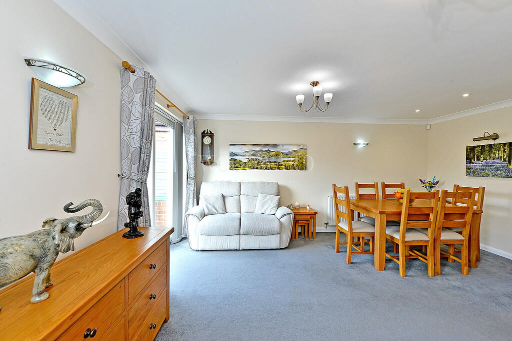 Living/Dining Roo...