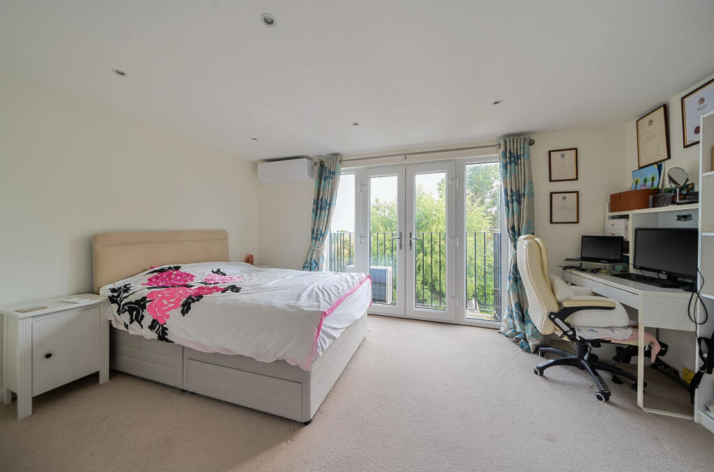 1296740-2-6840730...