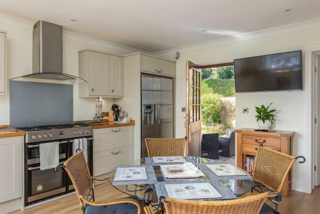 Thornton View 8 Kitchen-5.jpg