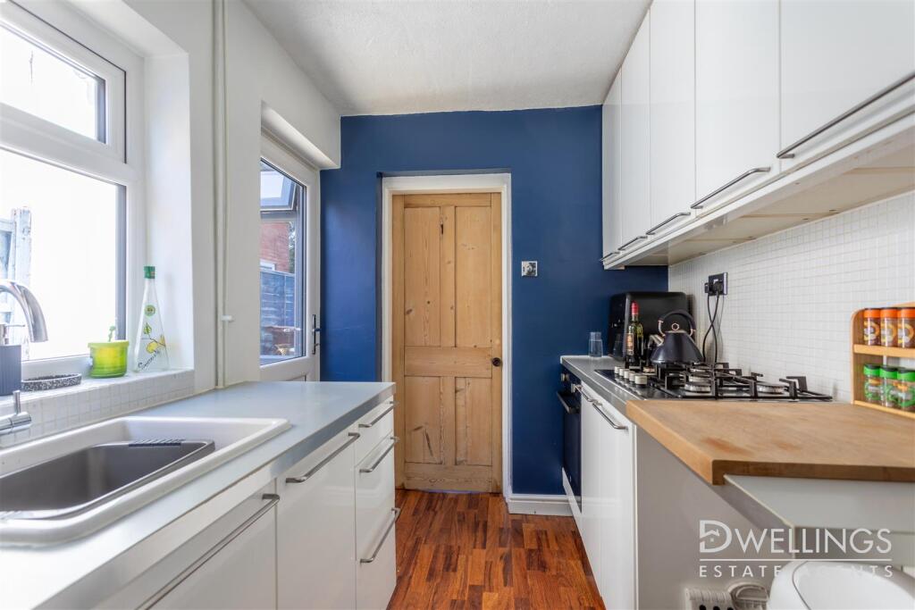 DWELEST- 22 Landsdown Terrace, DE14 2RH-0009.jpg