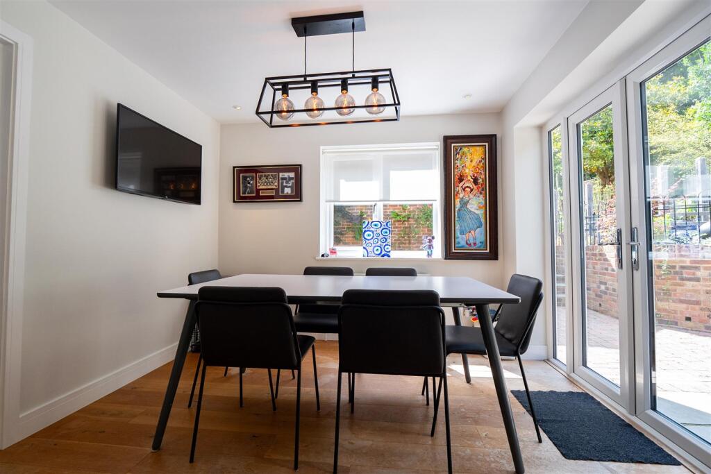 Breakfast Room.jpg