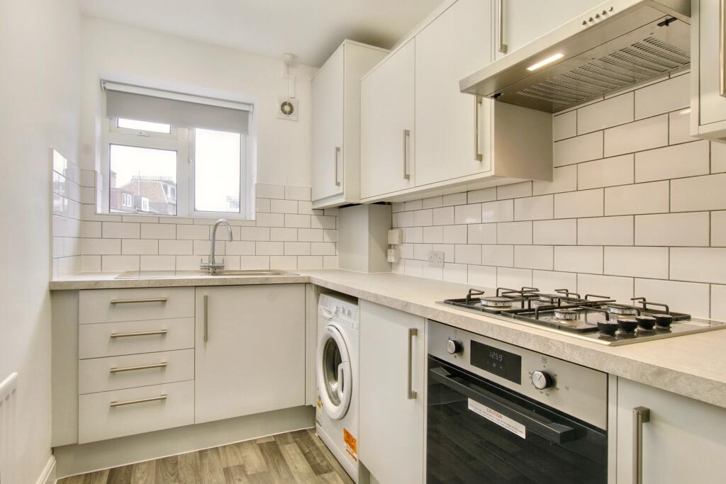 3.kitchen.jpg