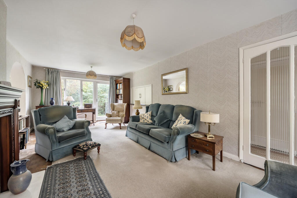 1369886-5-68f8a79...