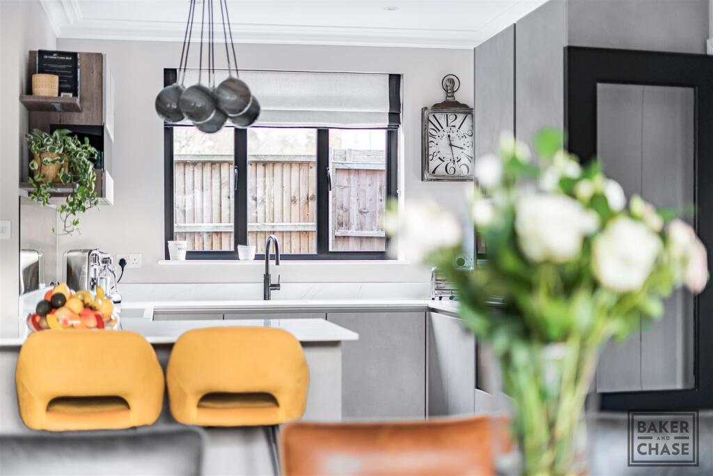 Lounge/Kitchen (Open-Plan)