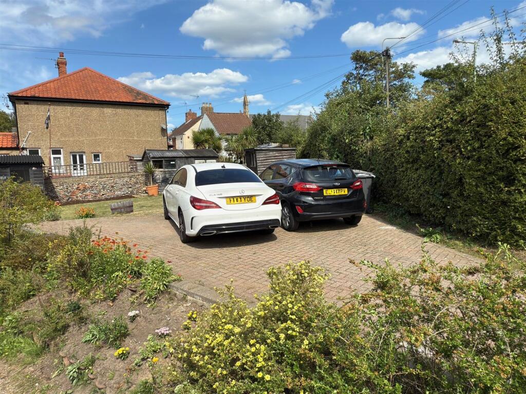 DRIVEWAY.jpg