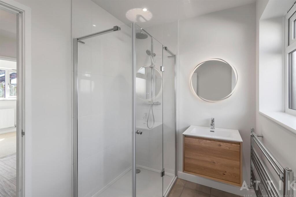 1 Prince Andrews Close, Norwich, NR66XH (12).jpg