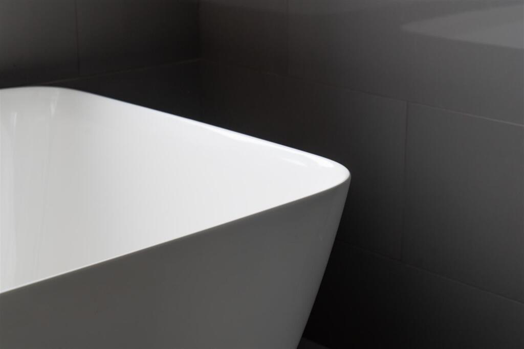 Bathroom-4.jpg