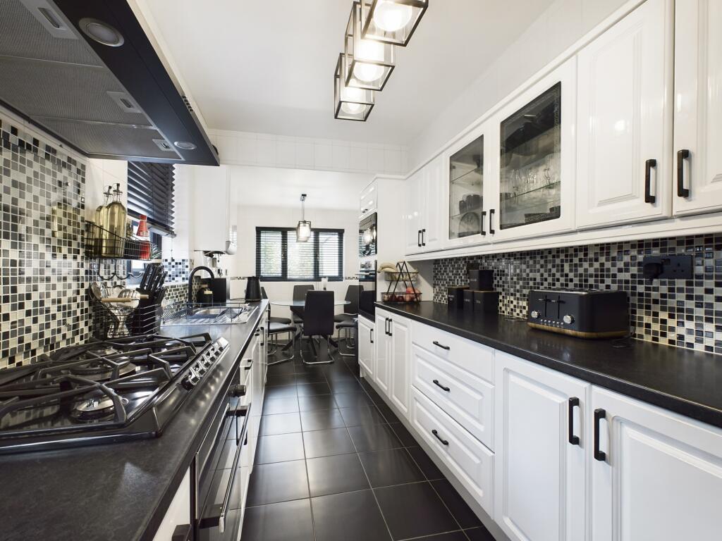 Kitchen/Dining