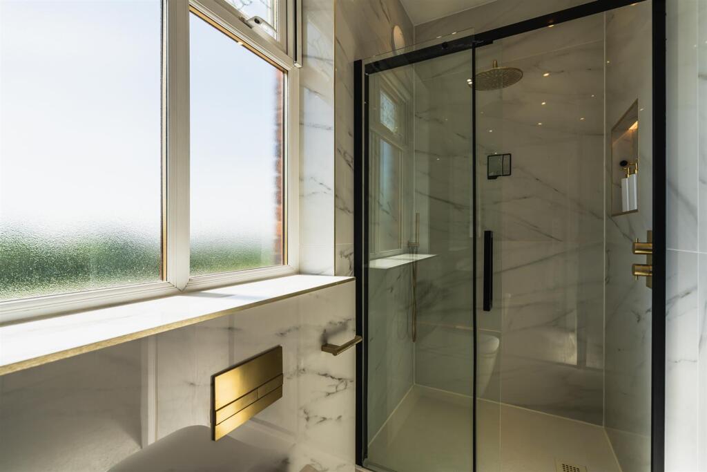 Master En-Suite Shower Room