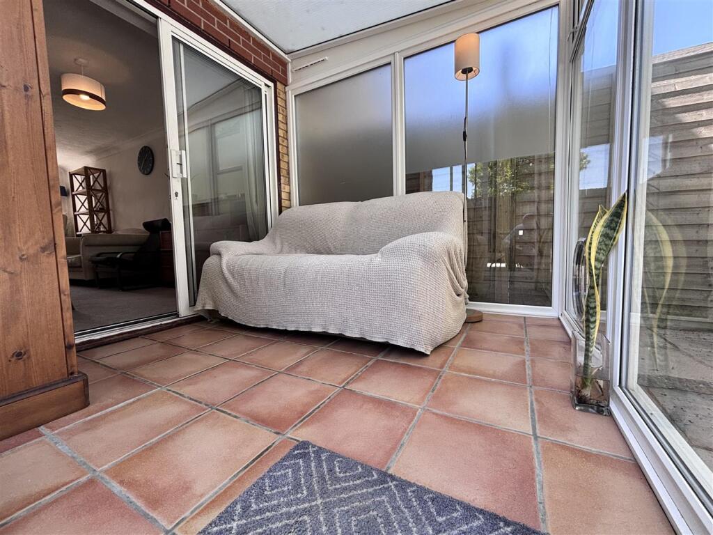 Swan Close conservatory 2.jpg