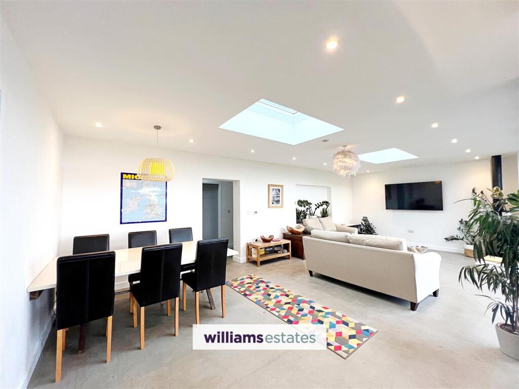 Open Plan Kitchen/Living Area