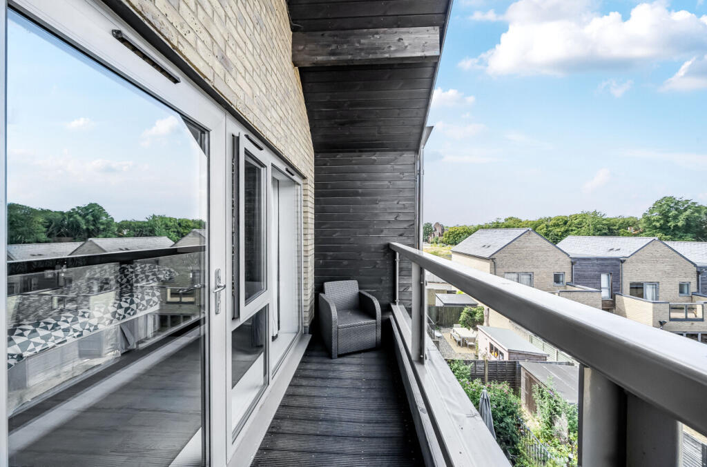 1320274-16-686d46...