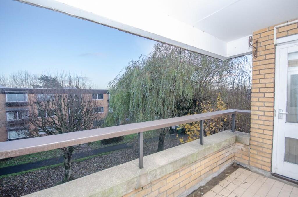 Balcony pic 2.jpg