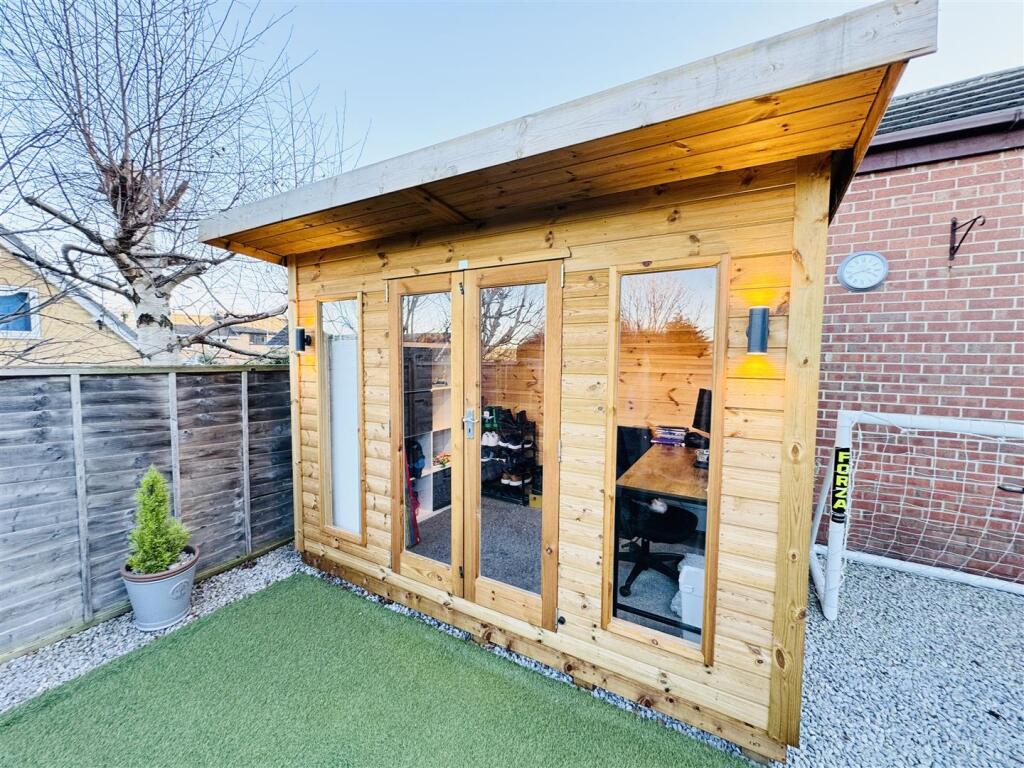 GARDEN OFFICE / ROOM