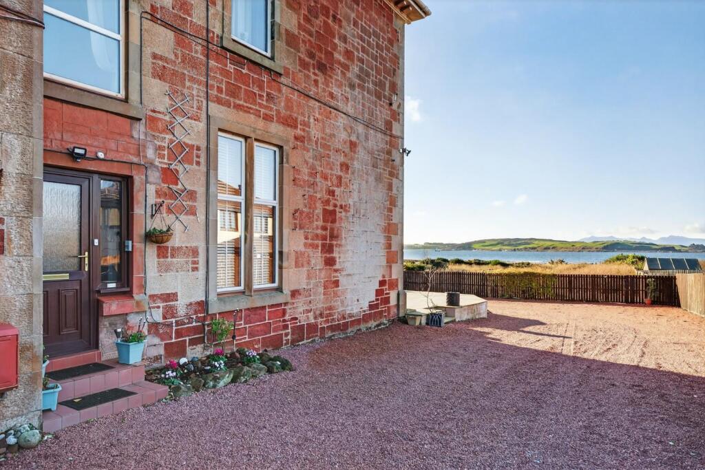 8 buchanan street, largs_09.jpg