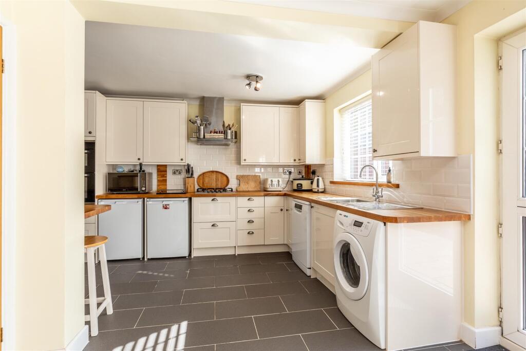 Hill End Drive, Henbury Kitchen.jpg