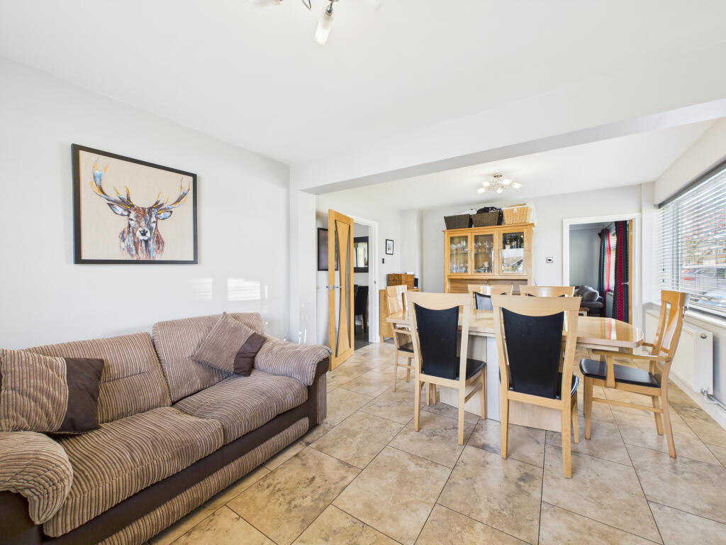 CAM02909G0-PR0386-STILL019