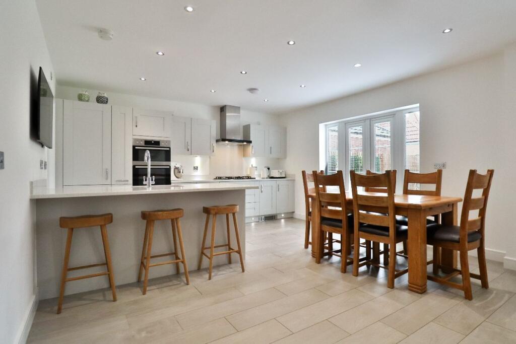 Kitchen/dining