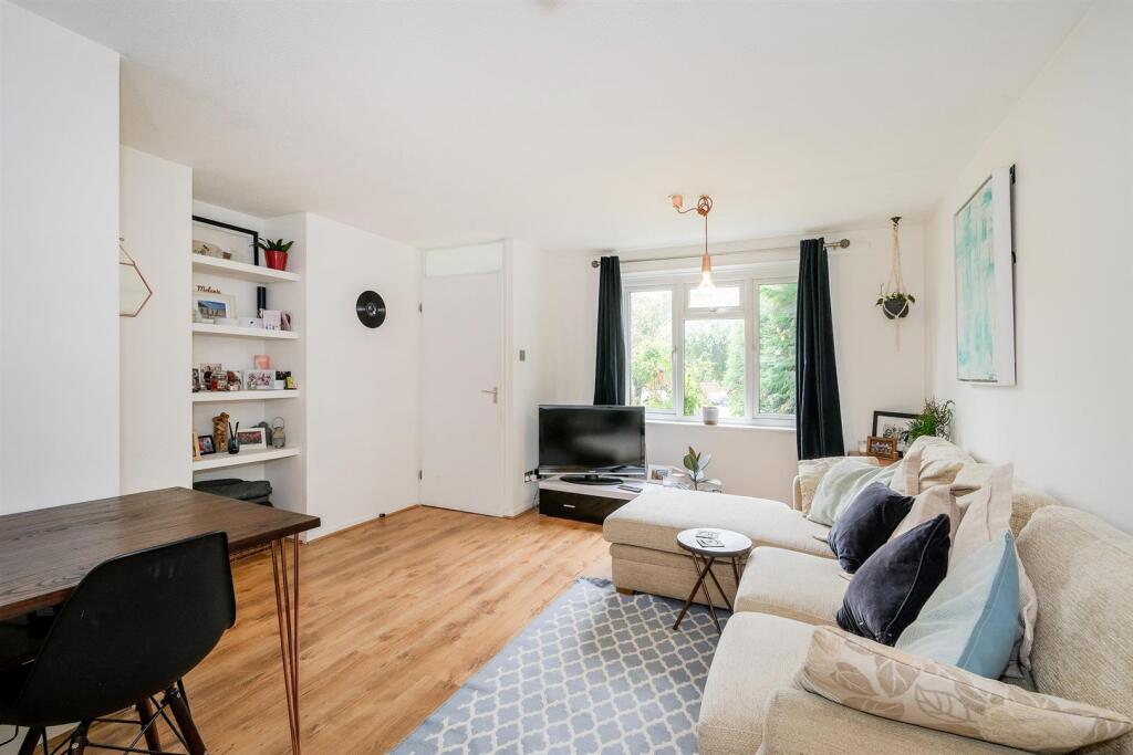 Mapleton Road E4