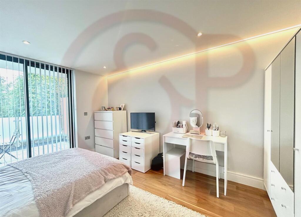 Bedroom 1-1.jpg