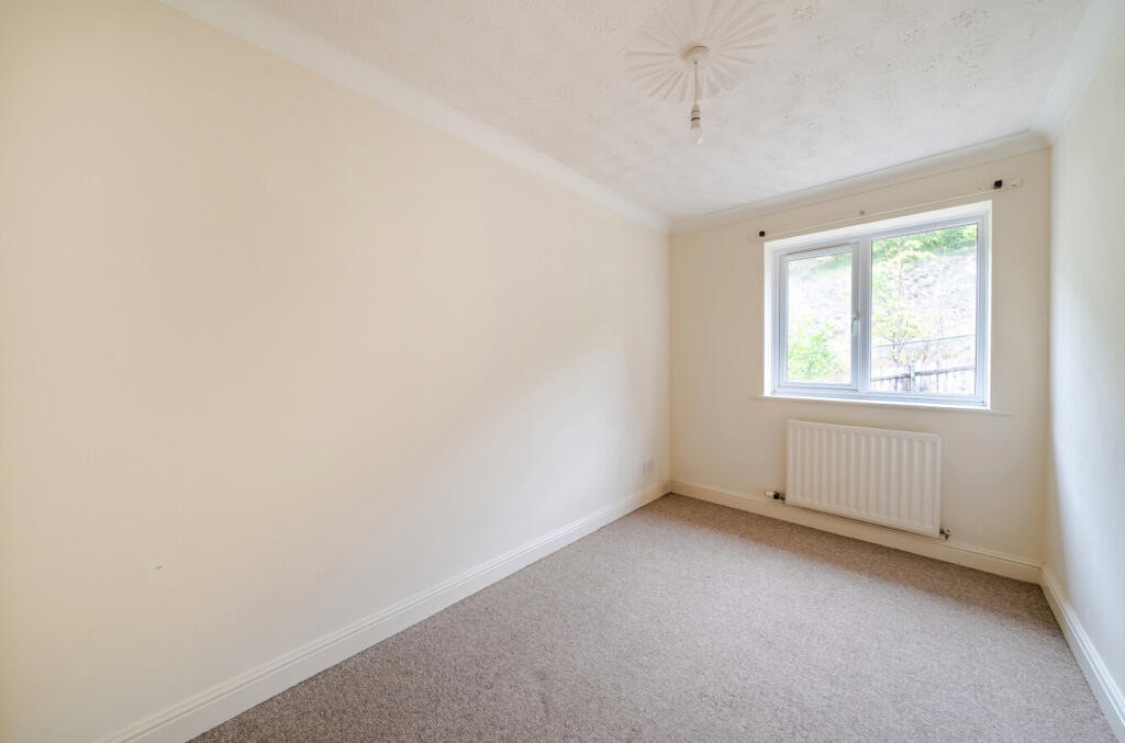 1368813-18-68ef6b...