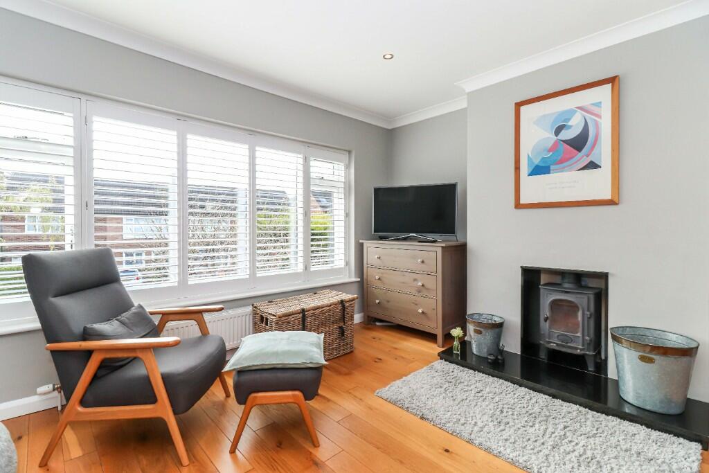 Sitting/dining room