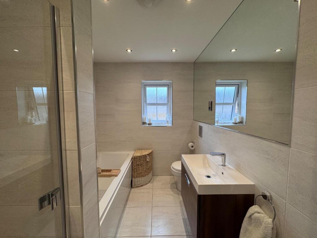 Bath.jpg 5