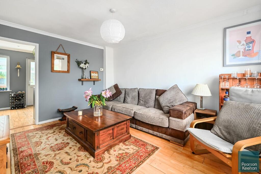 24 Dean Close, BN41 (1).jpg