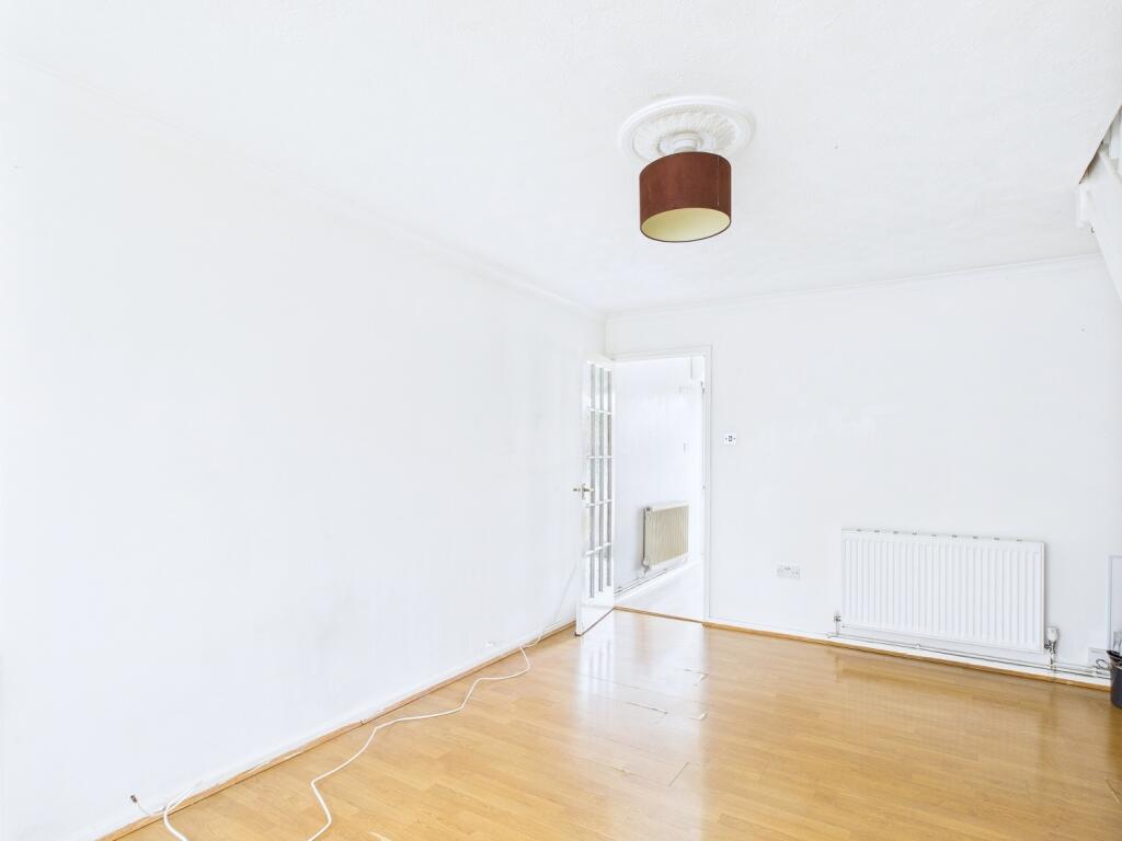 CAM01338G0-PR0115-STILL006