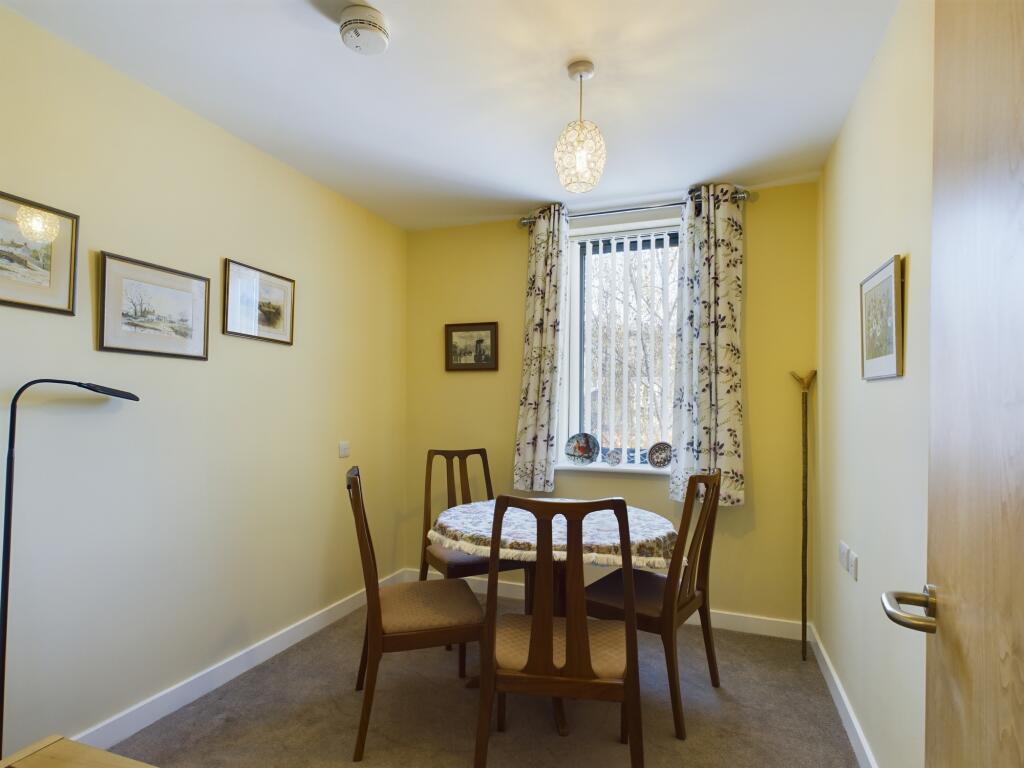 Bedroom/Dining Room