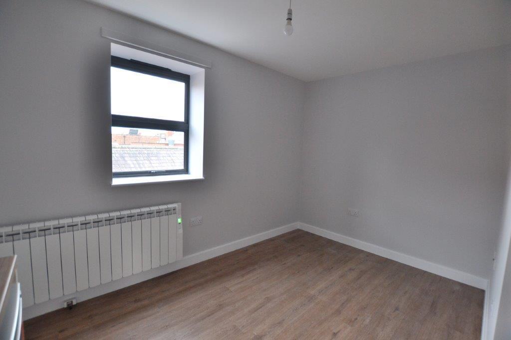 flat 4 living area.jpg