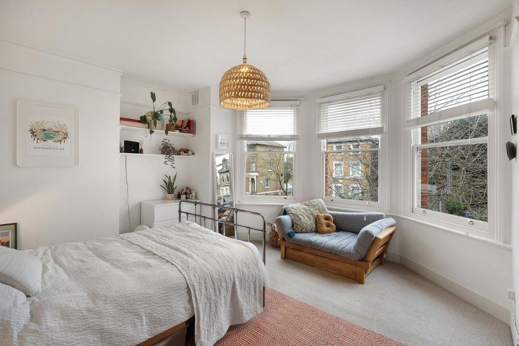 Bedroom (1).jpg