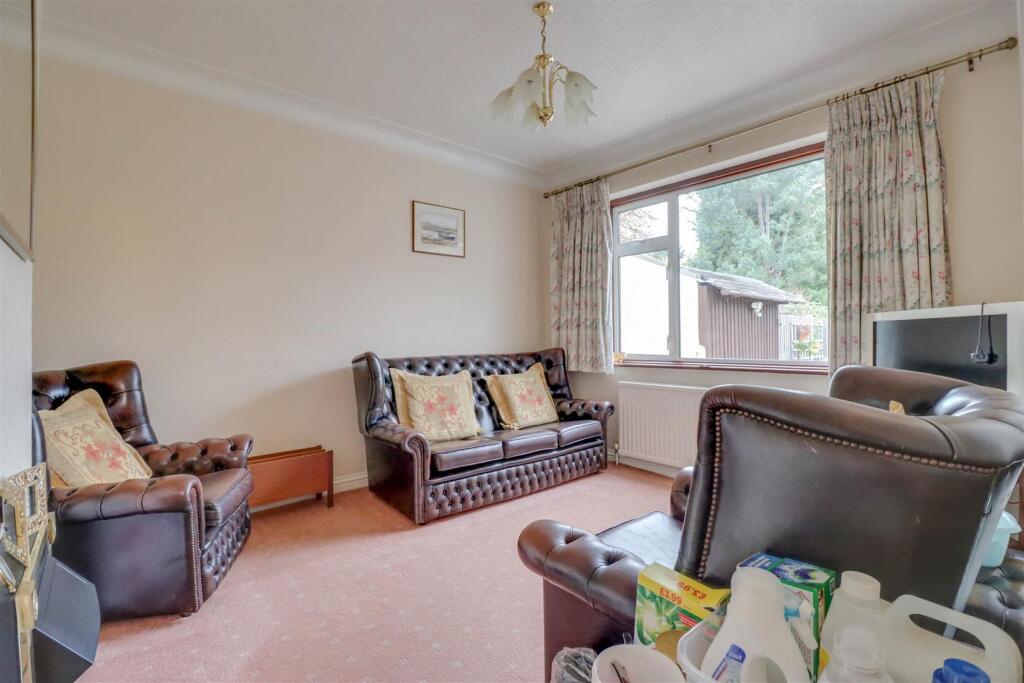 52 RUNWELL ROAD INSIDE-7.jpg