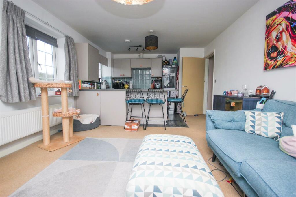 lounge kitchen.JPG