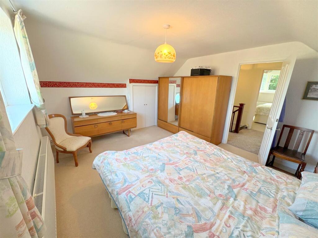 Bedroom 1b.jpg