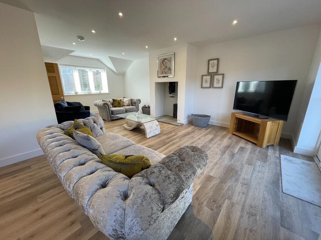 Dual Aspect Lounge 