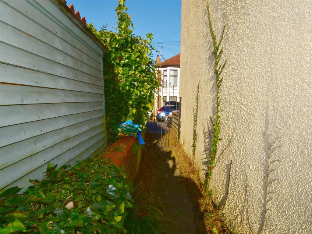 Rear access via gated lane.jpg