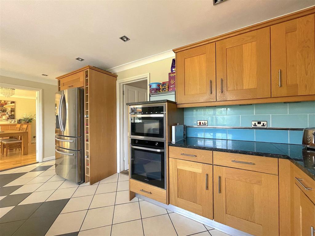 Kitchen (3).jpeg