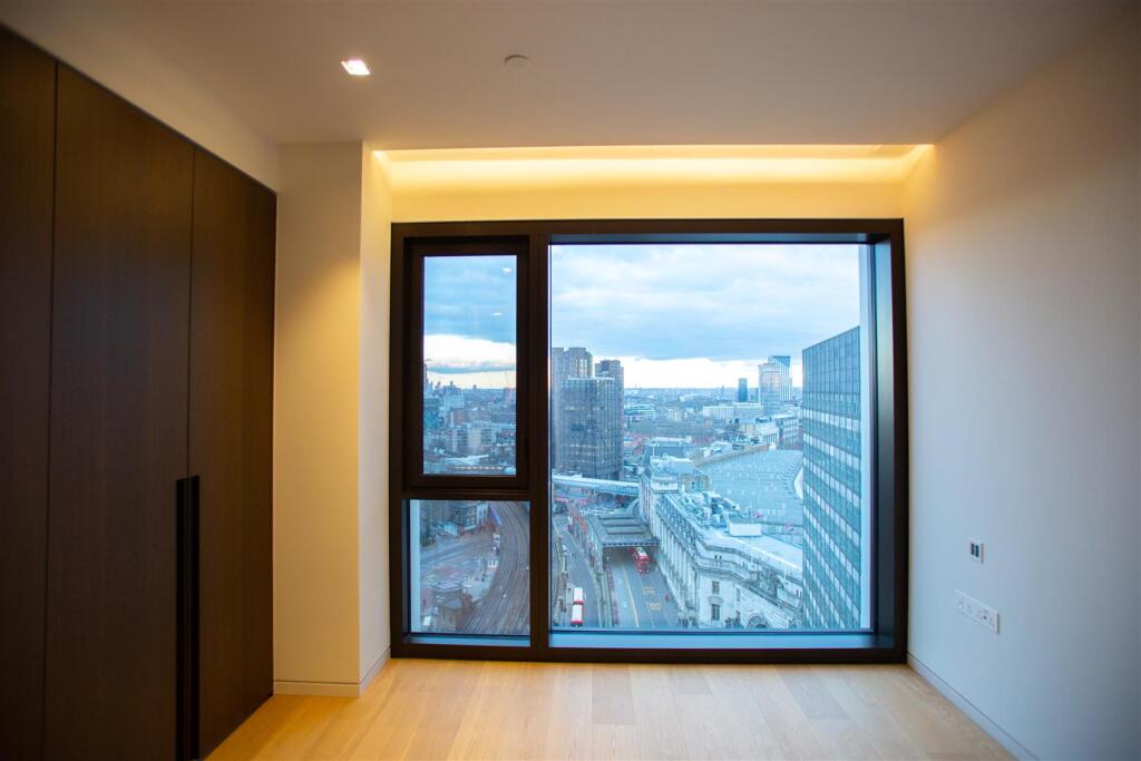 Bedroom window square on.jpg