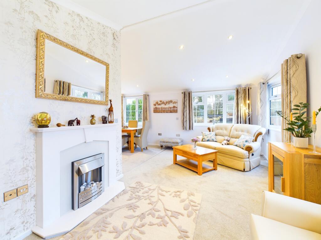 CAM03162G0-PR0188-STILL019