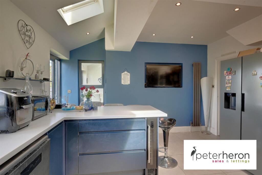 Breakfasting Kitchen