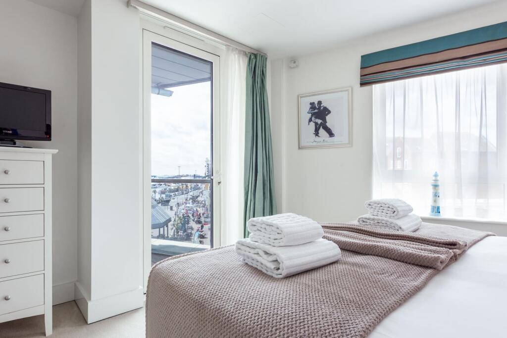 1 Dolphin Quays-3_web.jpg