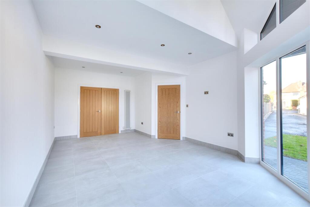 Lounge/Sitting Room